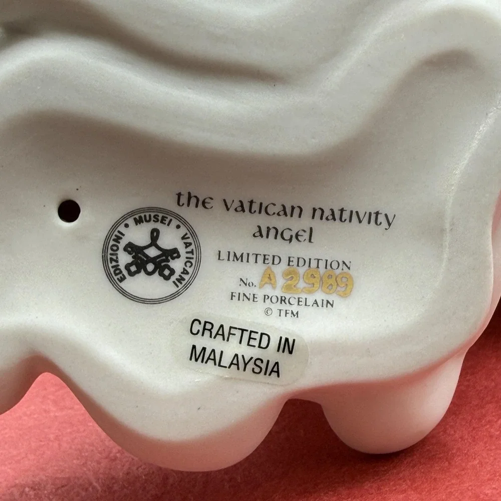 Vintage The Vatican Nativity Collection Porcelain Angel Figurine Medium Gold